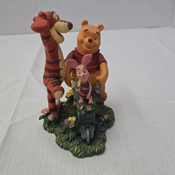 Simply Pooh "Spring is What Tiggers Do Best" Winnie the Pooh Disney Figurine - Picture 4 of 5